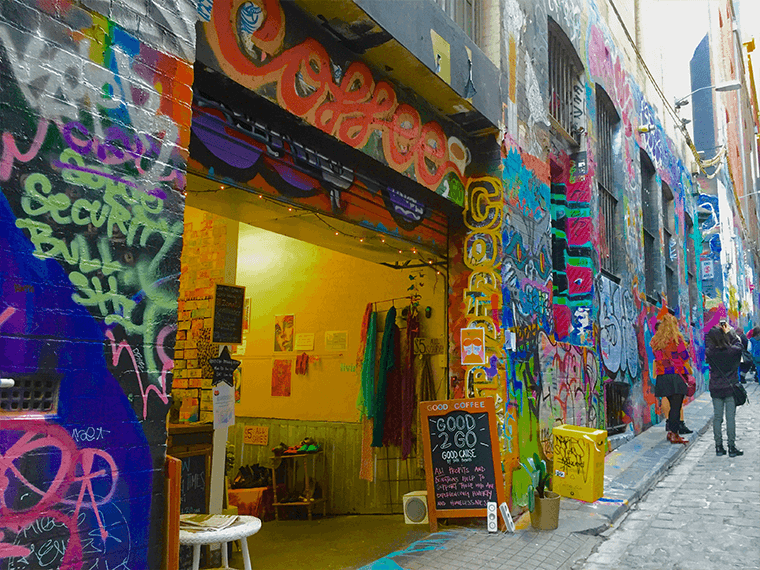 メルボルンのストリートアートとカフェ