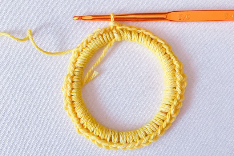 かぎ針で編むかんたんシュシュのレシピ | Craftie Style