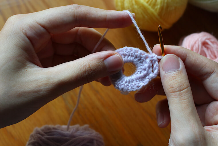 かぎ針で編むお花モチーフ編みのかんたんな編み方 Craftie Style