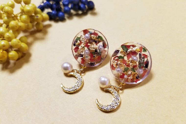 Handmadeピアス❋ホログラムレジンとミルフィオリポストピアス