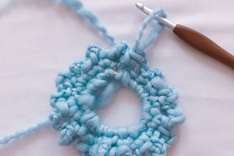 毛糸のシュシュを作ろう！編み物初心者さんにおすすめ | Craftie Style