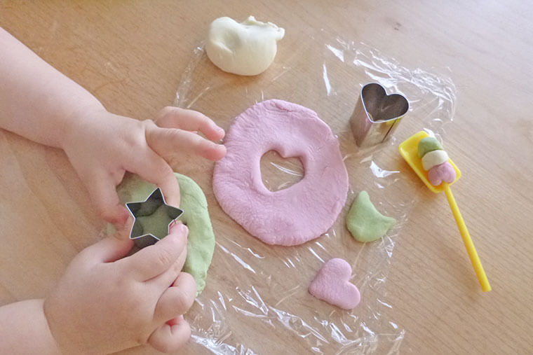 小麦粉粘土の作り方 お子さまと一緒に楽しむ遊び方もご紹介 Craftie Style