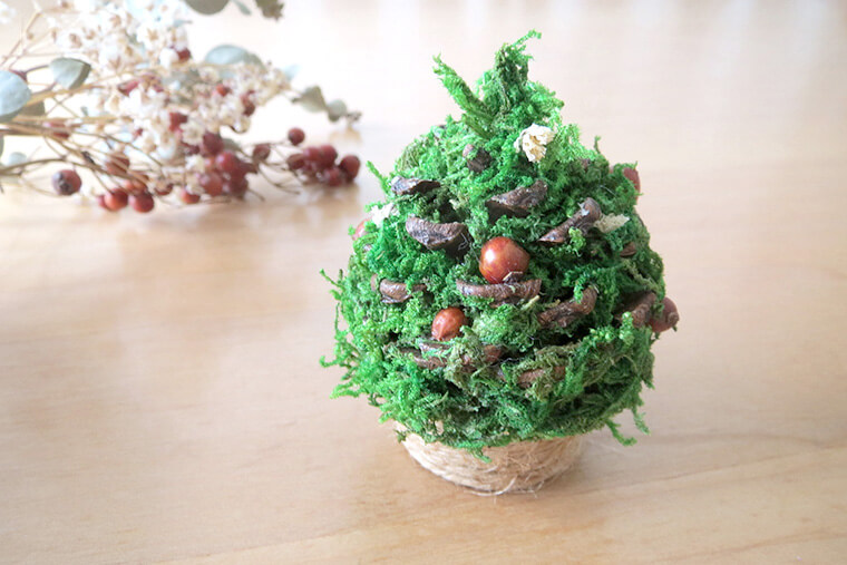 小さくて可愛い「松ぼっくりツリー」の作り方とクリスマスを彩る 