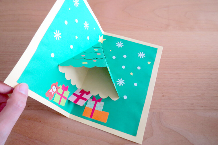 クリスマスカードの作り方。飛び出すデザインから素敵なアイデアまで