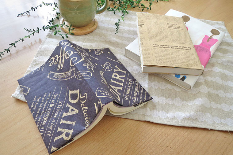 おしゃれな紙を使ったブックカバーの作り方 読書の時間を幸せに Craftie Style
